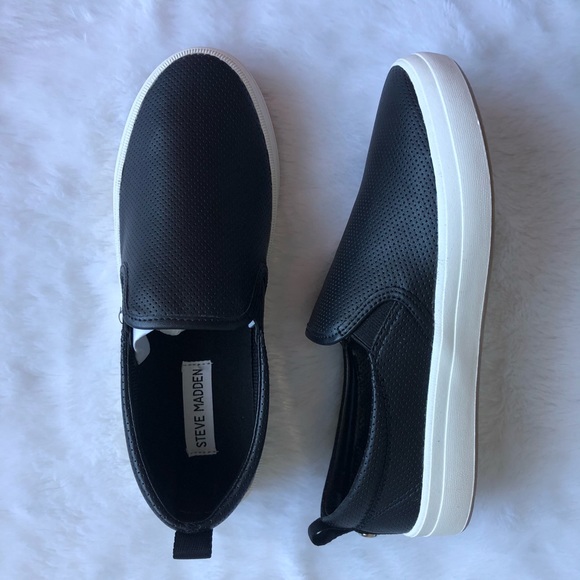 Steve Madden Shoes - Steve Madden Daxon Sneaker